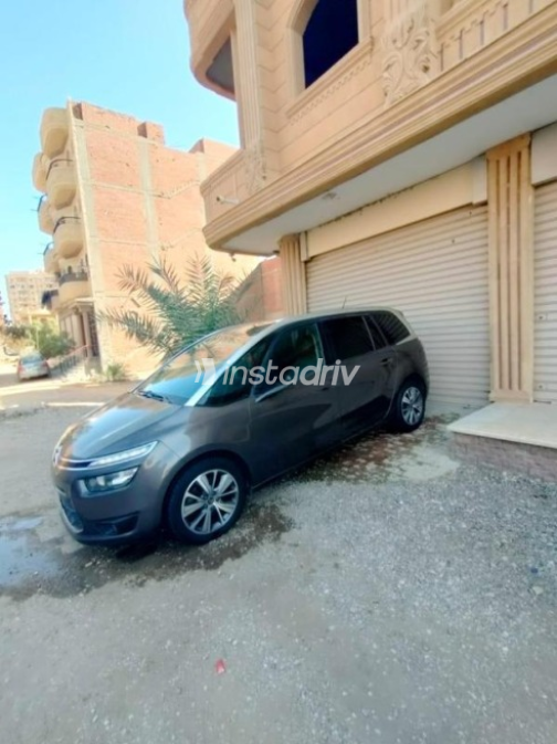 سيتروين c4 بيكاسو 2016 رمادي أوتوماتيك مستعملة للبيع في الفيوم - 4