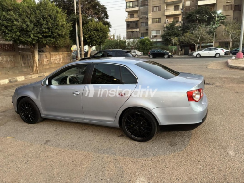 Volkswagen Jetta 2011 Blue Automatic Used for Sale in Heliopolis - 5