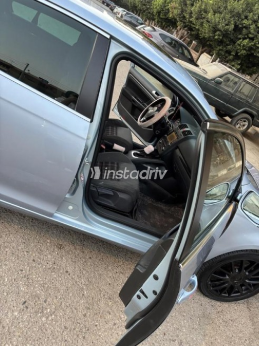 Volkswagen Jetta 2011 Blue Automatic Used for Sale in Heliopolis - 8