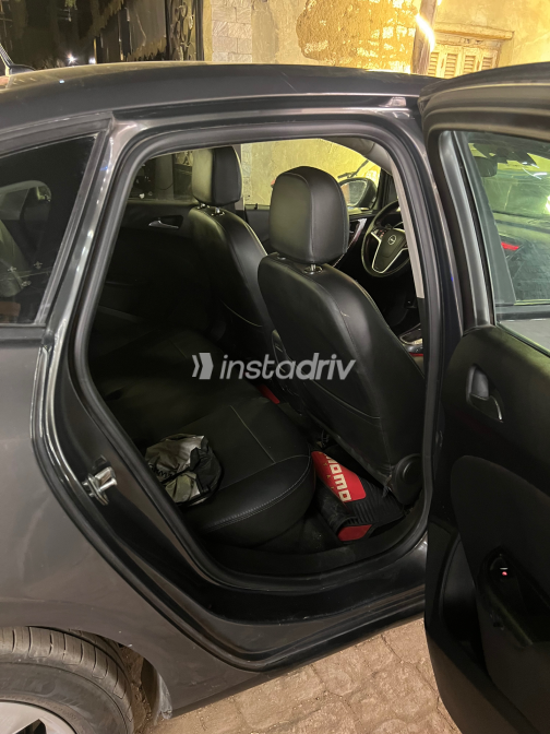 Opel Astra 2015 Gray Automatic Used for Sale in Greater Cairo ( Cairo + Giza) - 4