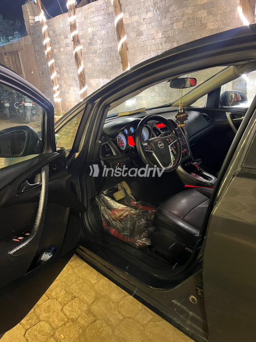 Opel Astra 2015 Gray Automatic Used for Sale in Greater Cairo ( Cairo + Giza) - 9