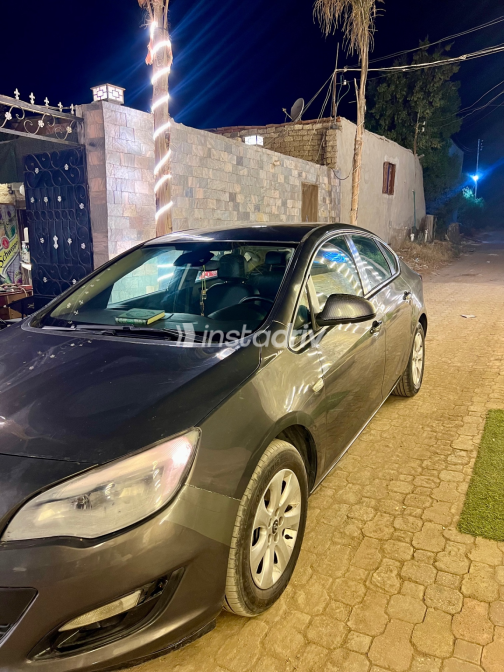 Opel Astra 2015 Gray Automatic Used for Sale in Greater Cairo ( Cairo + Giza) - 10