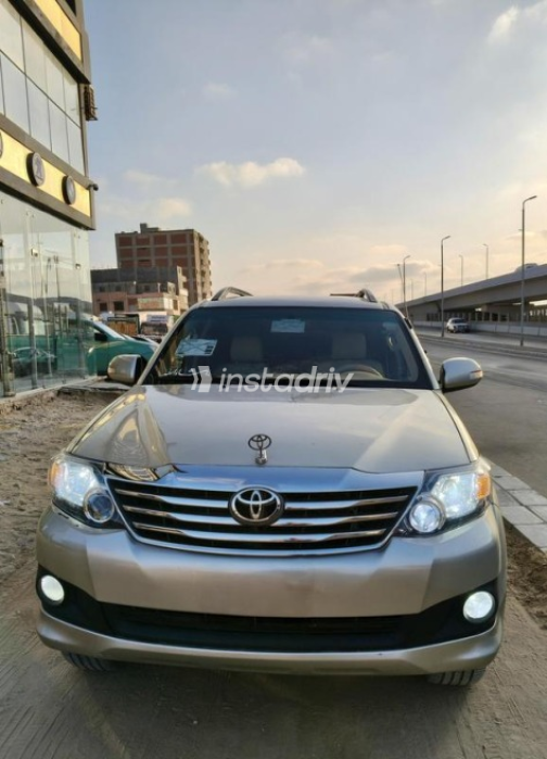 Toyota Fortuner 2015 Beige Automatic Used for Sale in Agamy - 2