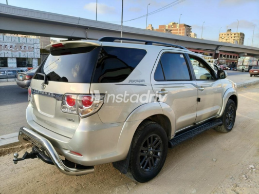 Toyota Fortuner 2015 Beige Automatic Used for Sale in Agamy - 3
