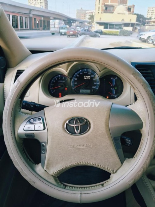 Toyota Fortuner 2015 Beige Automatic Used for Sale in Agamy - 7