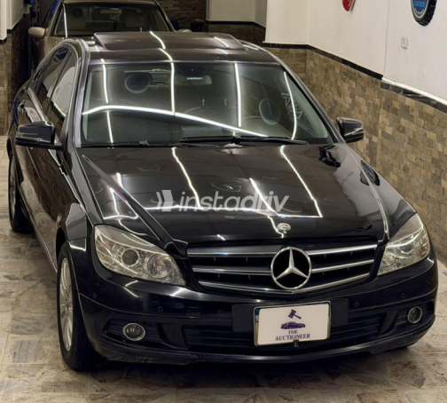 Mercedes C 250 2010 Black Automatic Used for Sale in Cairo - 3
