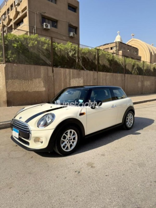 Mini Cooper 2019 White Automatic Used for Sale in Cairo - 1