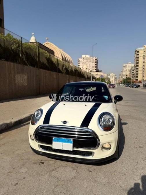 Mini Cooper 2019 White Automatic Used for Sale in Cairo - 2