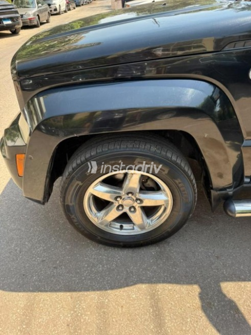 Jeep Cherokee 2009 Black Automatic Used for Sale in Nasr city - 8