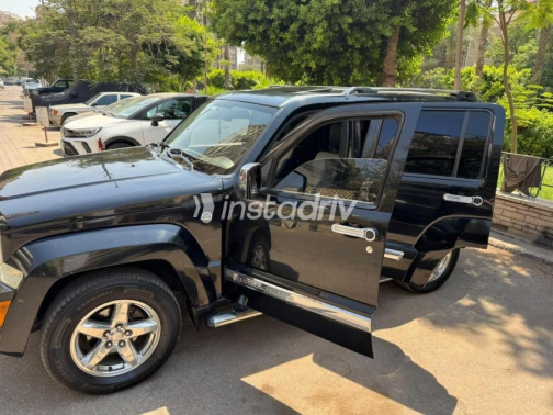 Jeep Cherokee 2009 Black Automatic Used for Sale in Nasr city - 9
