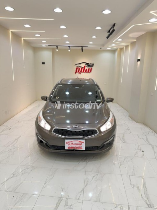 Kia Ceed 2017 Gray Automatic Used for Sale in Menouf - 2