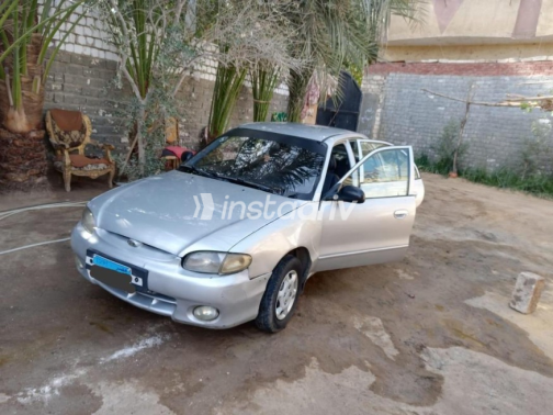 هيونداي اكسنت 2000 فضي يدوي مستعملة للبيع في الفيوم - 2