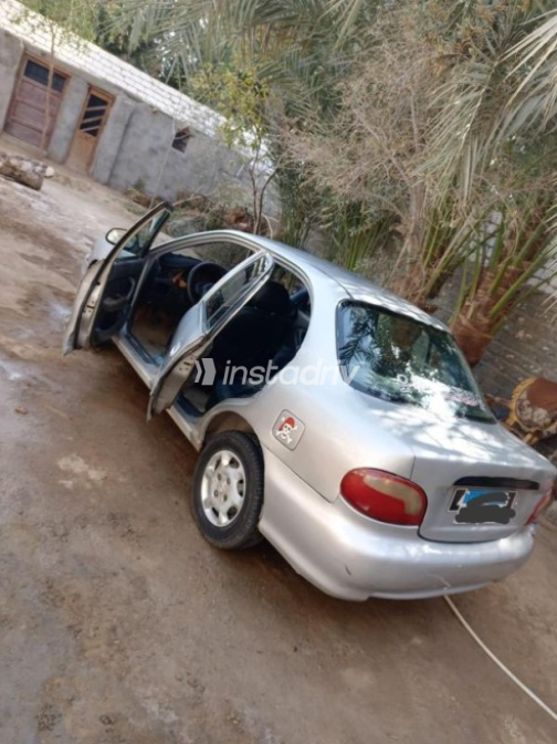 هيونداي اكسنت 2000 فضي يدوي مستعملة للبيع في الفيوم - 4