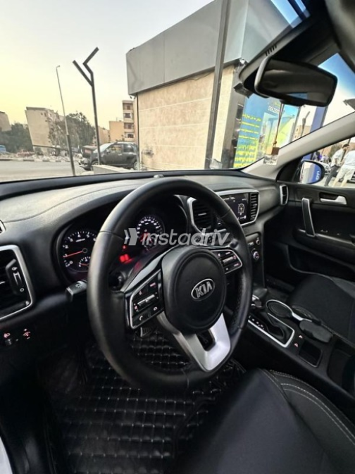 Kia Sportage 2021 White Automatic Used for Sale in Cairo - 9