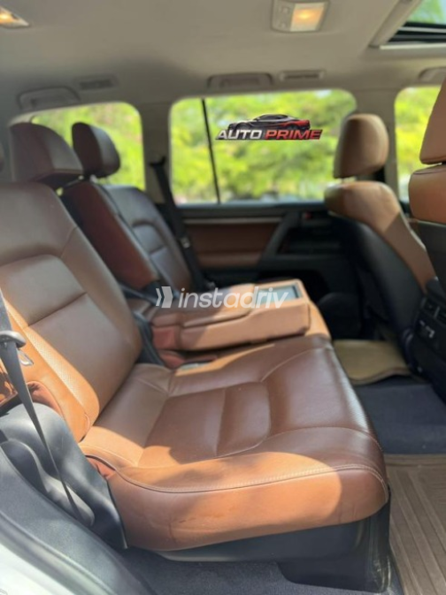 Toyota Land Cruiser 2018 White Automatic Used for Sale in Cairo - 8