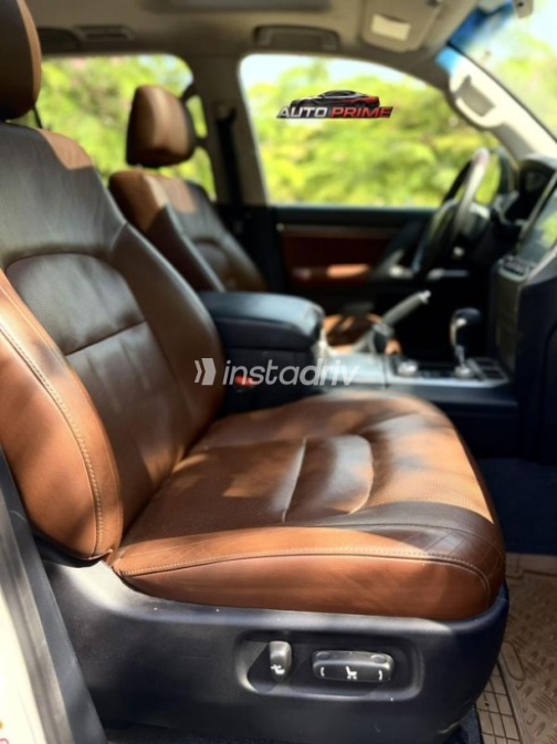Toyota Land Cruiser 2018 White Automatic Used for Sale in Cairo - 9