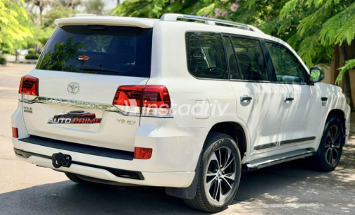 Toyota Land Cruiser 2018 White Automatic Used for Sale in Cairo - 10