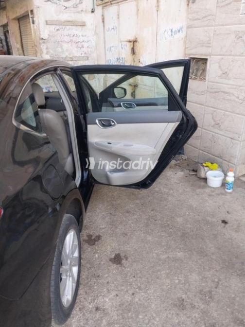 Nissan Sentra 2017 Black Automatic Used for Sale in Cairo - 4