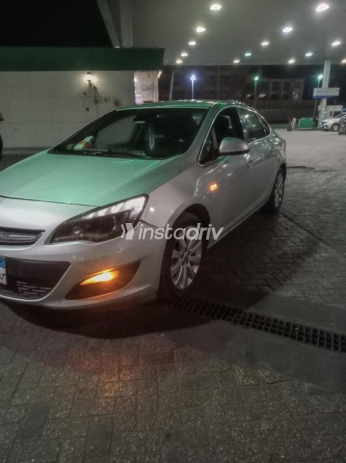 Opel Astra 2018 Silver Automatic Used for Sale in Alexandria - 3