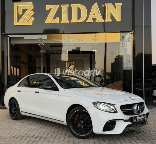 مرسيدس E 200 2017 أبيض أوتوماتيك مستعملة للبيع في مدينة الشيخ زايد - 1