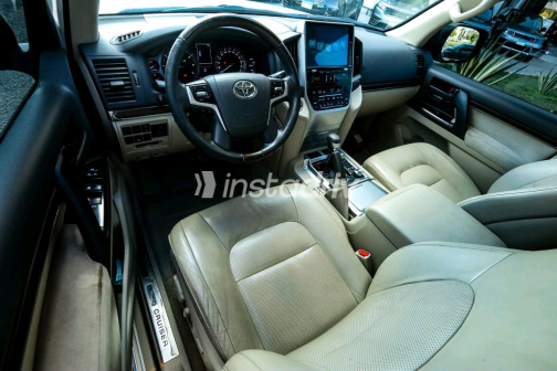Toyota Land Cruiser 2019 White Automatic Used for Sale in Greater Cairo ( Cairo + Giza) - 1