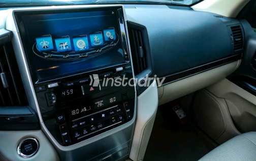 Toyota Land Cruiser 2019 White Automatic Used for Sale in Greater Cairo ( Cairo + Giza) - 8