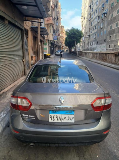 Renault Fluence 2016 Silver Automatic Used for Sale in Alexandria - 2