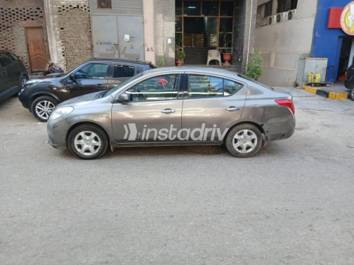 Nissan Sunny 2013 Bronze Automatic Used for Sale in Giza - 10