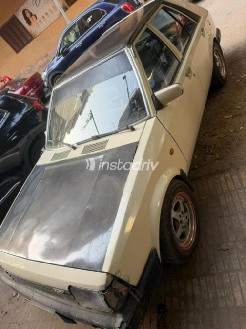 مازدا 323 1981 أبيض يدوي مستعملة للبيع في المهندسين - 3