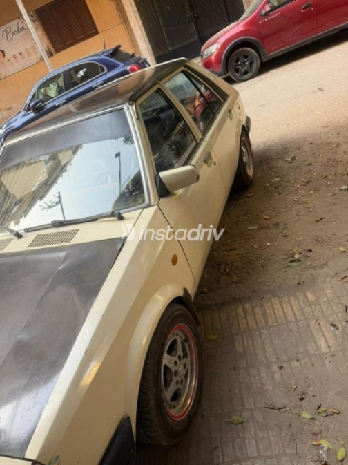 مازدا 323 1981 أبيض يدوي مستعملة للبيع في المهندسين - 4