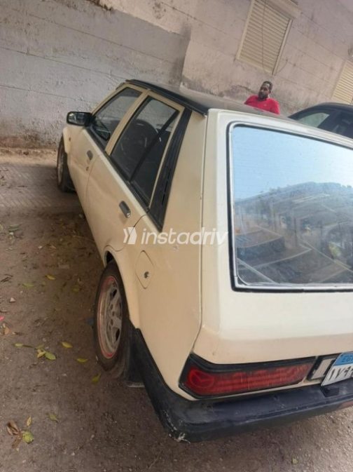 مازدا 323 1981 أبيض يدوي مستعملة للبيع في المهندسين - 9