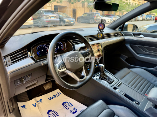 فولكس فاغن باسات 2021 رمادي غامق أوتوماتيك مستعملة للبيع في القاهرة الكبرى ( القاهرة - الجيزة) - 3