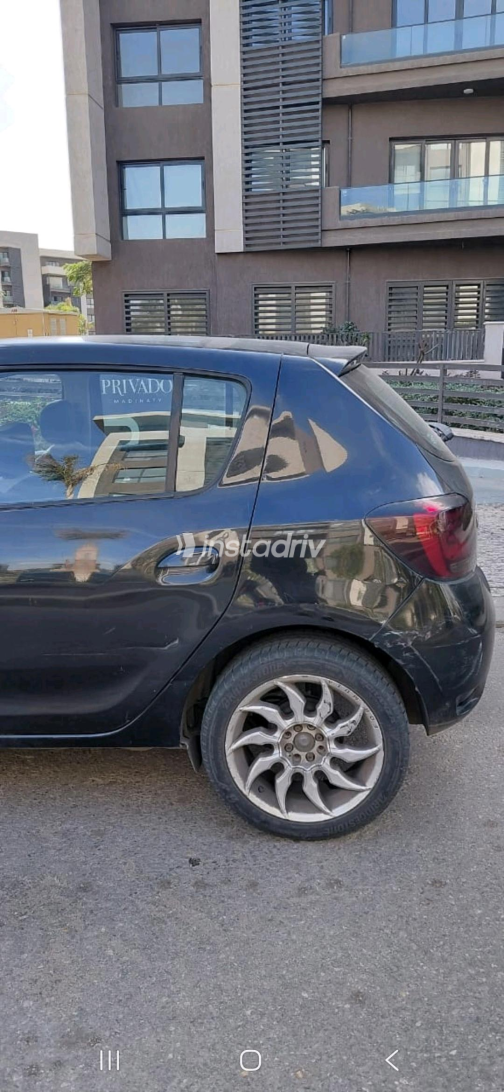 رينو سانديرو 2019 أسود أوتوماتيك مستعملة للبيع في القاهرة الكبرى ( القاهرة - الجيزة) - 1