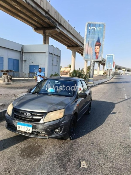 Lada Granta 2017 Dark Gray Manual Used for Sale in Cairo - 3