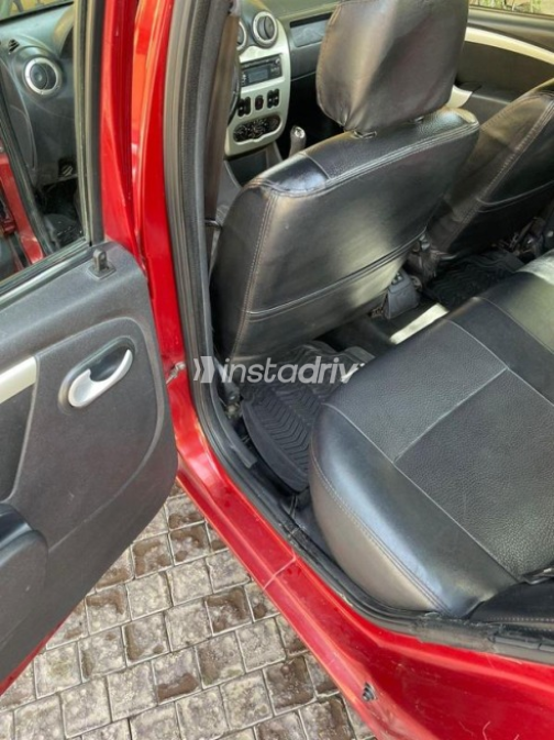 Renault Logan 2013 Red Manual Used for Sale in Cairo - 4