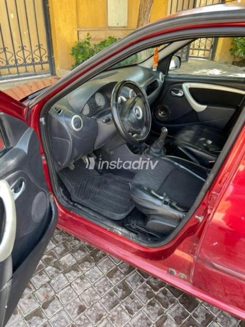 Renault Logan 2013 Red Manual Used for Sale in Cairo - 6