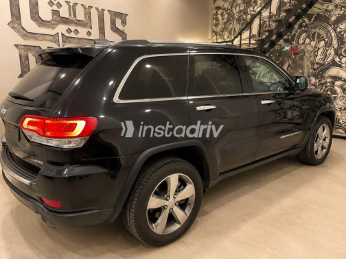 Jeep Grand Cherokee 2015 Black Automatic Used for Sale in Cairo - 5