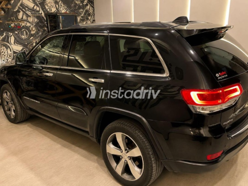 Jeep Grand Cherokee 2015 Black Automatic Used for Sale in Cairo - 6