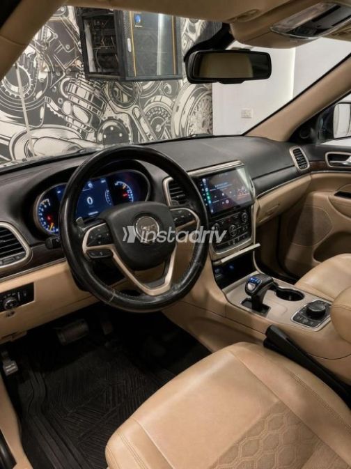Jeep Grand Cherokee 2015 Black Automatic Used for Sale in Cairo - 9