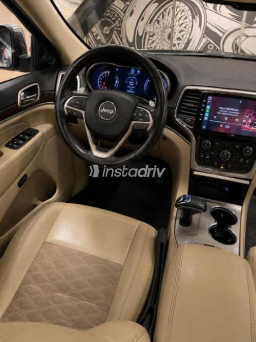Jeep Grand Cherokee 2015 Black Automatic Used for Sale in Cairo - 10