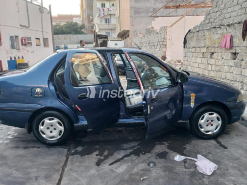 فيات سينا 2002 أزرق غامق يدوي مستعملة للبيع في العجمى - 4