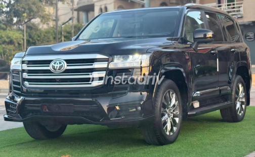 Toyota Land Cruiser 2025 Black Automatic Used for Sale in Marsa Matrouh - 1