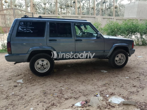 Jeep Cherokee 1998 White Manual Used for Sale in Cairo - 2