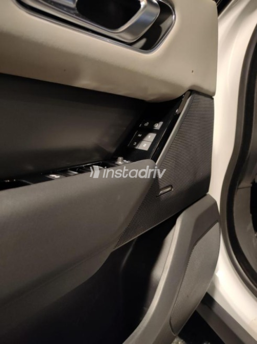 Land Rover Velar 2024 White Automatic Used for Sale in Cairo - 6