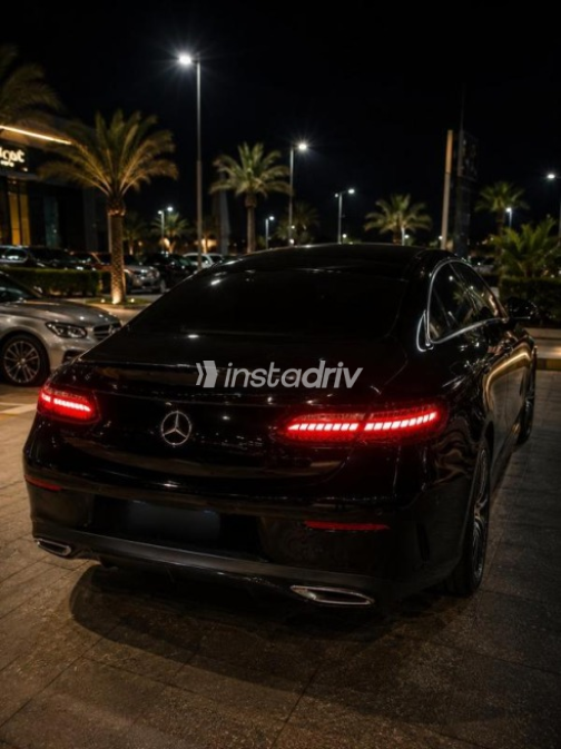 Mercedes E 300 2022 Black Automatic Used for Sale in Cairo - 2