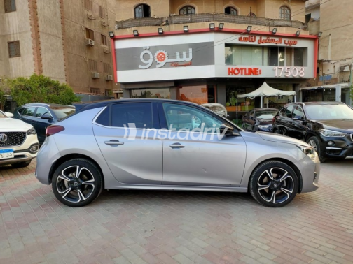 اوبل كورسا 2022 فضي أوتوماتيك مستعملة للبيع في المعادى - 3