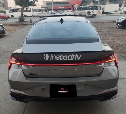 Hyundai Elantra 2021 Gray Automatic Used for Sale in Maadi - 2