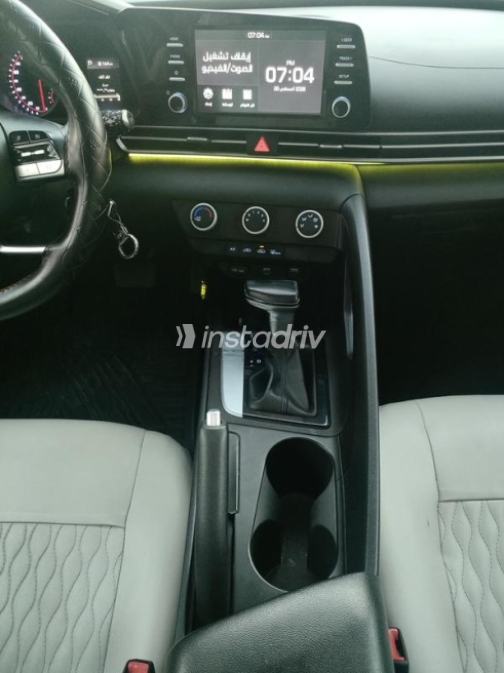 Hyundai Elantra 2021 Gray Automatic Used for Sale in Maadi - 5