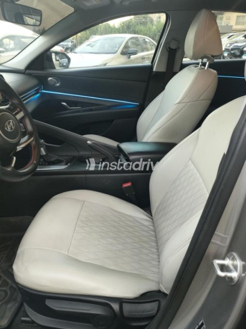 Hyundai Elantra 2021 Gray Automatic Used for Sale in Maadi - 8