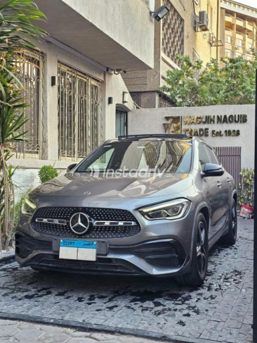 Mercedes GLA 200 2021 Gray Automatic Used for Sale in Heliopolis - 3
